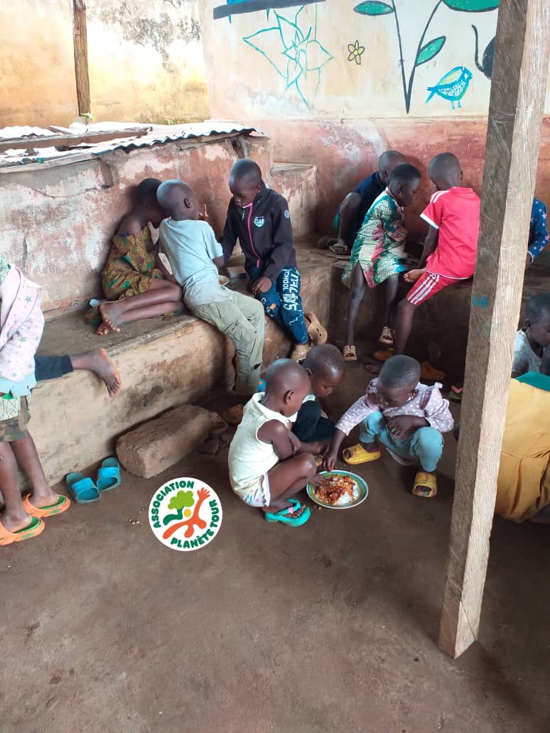 Ensemble pour un repas chaud de fin d'année 2025 - Image 3