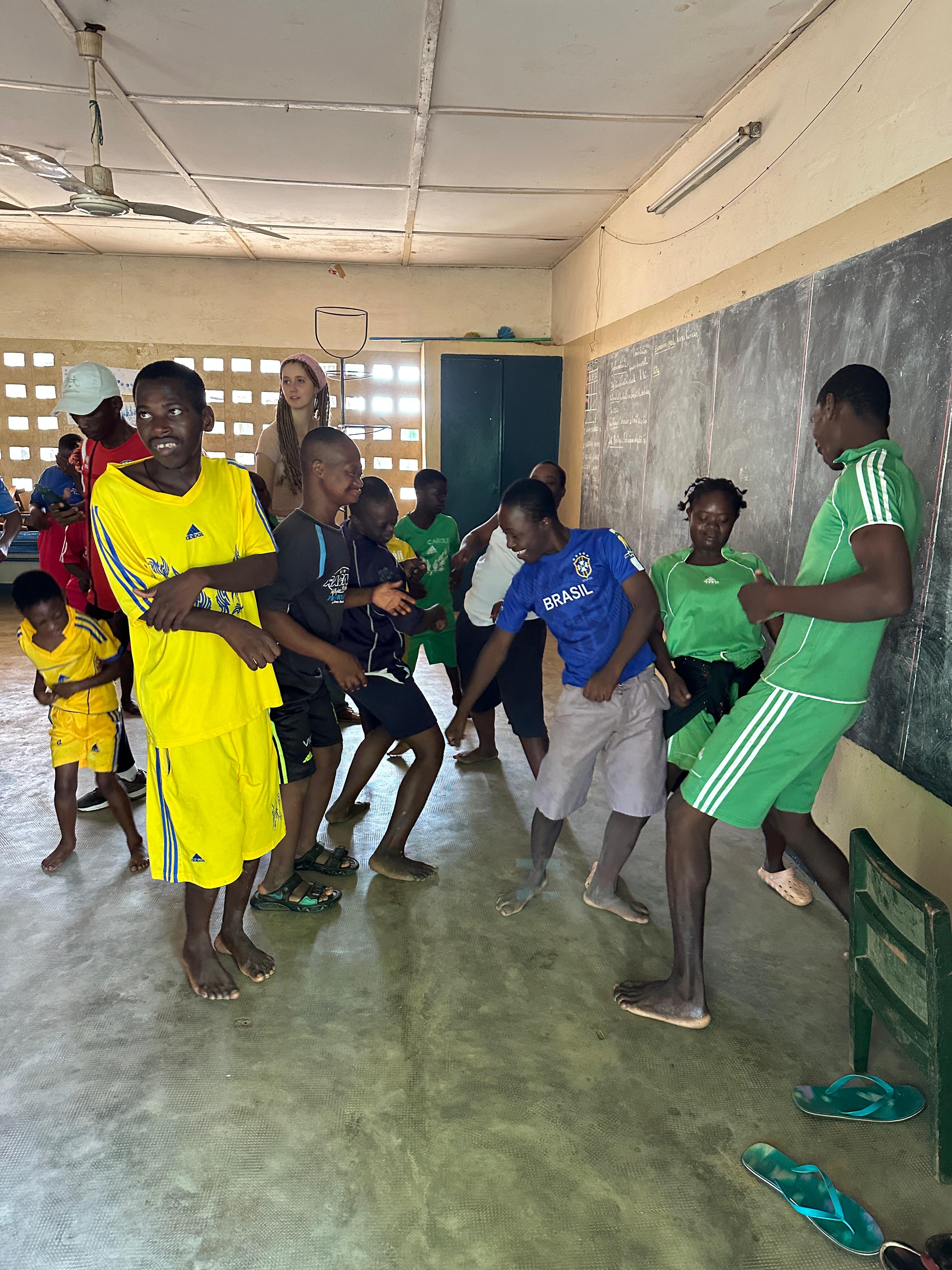 "Unis par le Sport,Unis par la Vie"