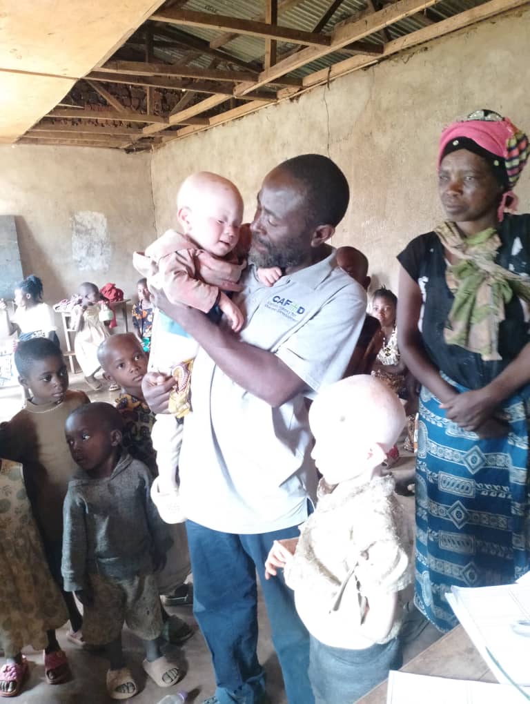 Secours aux enfants déplacées née durant la période de massacre à NTOYO