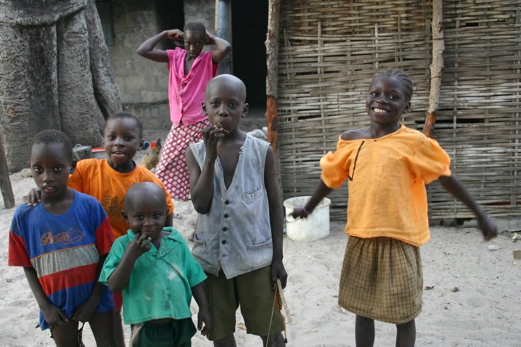 Aide pour des enfants orphelins qui n’ont pas à manger svp aidez nous a les aider pour se nourrir et porter des habits